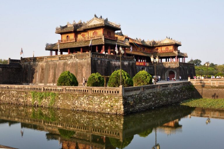 1-imperial-city-citadel-hue-vietnam-maps-address-opening-hours-guide-hue-tourist-attractions-3[1]