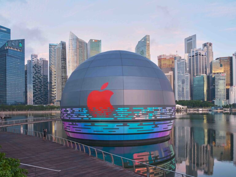AppleMarinaBaySands-scaled[1]