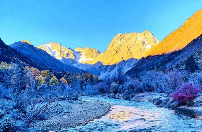 Quzonggong-area-in-Baima-Snow-Mountain-in-Diqing-Yunnan-1[1]
