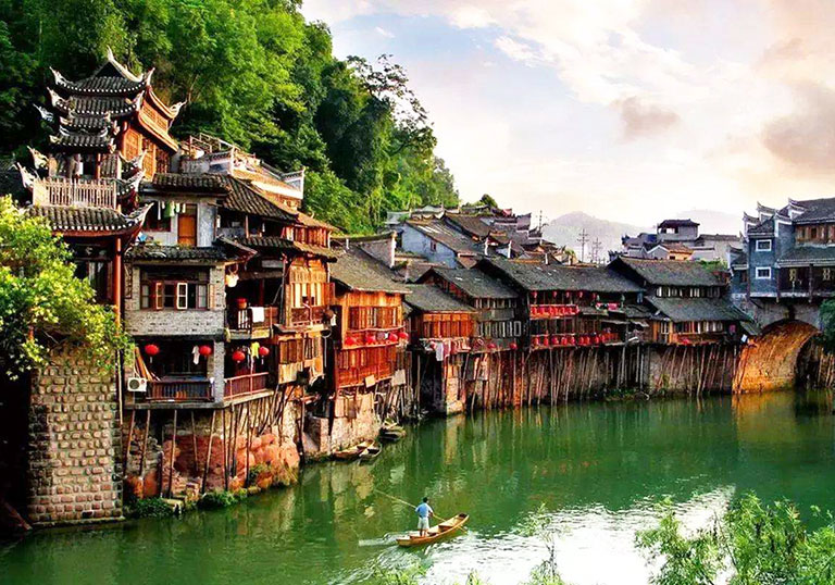 fenghuang-ancient-town-538