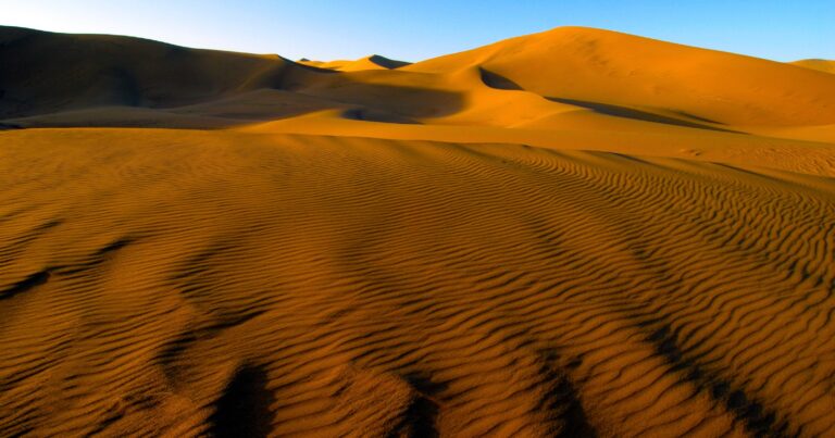 636616636050404627-Sand-Dunes-in-Gobi-Desert[1]