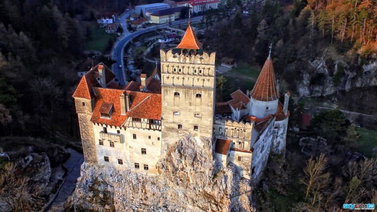 Bran+castle+Romania+aerial+beautiful+eastern+europe+medieval+castles[1]