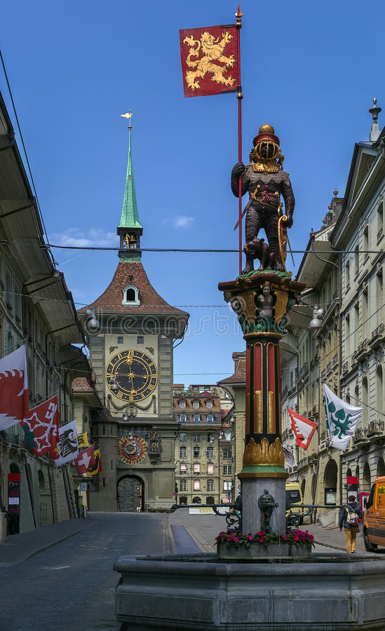 clock-tower-bern-zytglogge-city-s-medieval-covered-shopping-promenades-42683834[1]