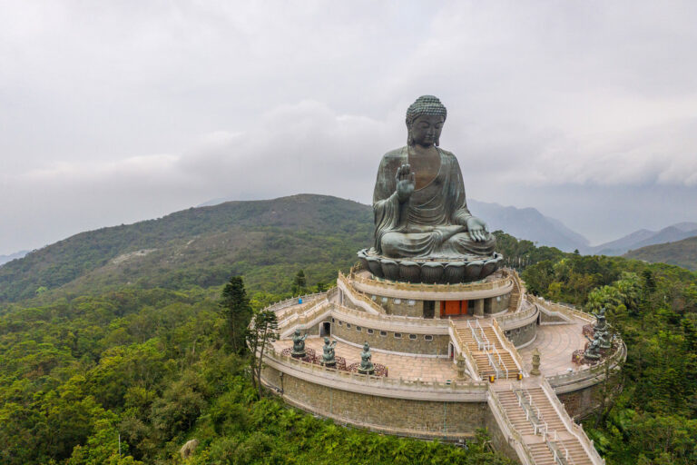 tian-tan-buddha-hong-kong-hong-kong-the-worlds-largest-statue-1560872702pc48l[1]