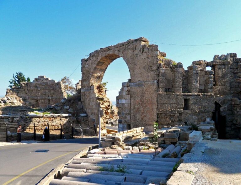 Ruins-Vespasian-Gate-Side-Turkey[1]