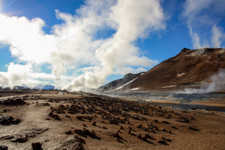 the-namaskard-geothermal-area-looks-like-it-comes-from-another-planet-1[1]